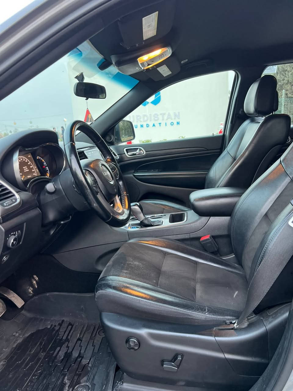 جيب گراند شروكي موديل ٢٠٢١ بلاك توب فول مواصفات بدون سلايد قطعتين صبغ و قطعة كلير امريكا بدون داخيل ارباك سيستم جاهزة بدون نقص ماشي ٨٠ الف سعر مغري ٢٣٨ ورقة بيع سريع مكان اربيل شراي يتصل 
***********
***********
