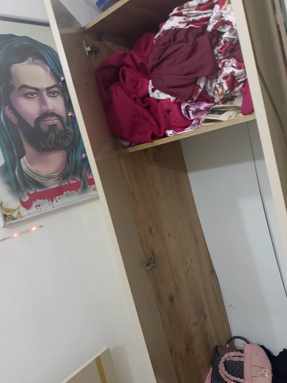 سلام عليكم عندي غرفه تركيه بس عادي تخدوه تفصيخ هيه مكسره بس موكلش يعني اني مكعدته بس تفصيخ اخدوه مكاني بغداد شعب شارع عدن وعندي ثلجا همن هاي بغرفتي هم والله مامستخدمته هواي تجميت مالته حلو وعندي مبرده همن كونفيره لنو دنشيل ونريد نبيعهن الثجا مل عرسي حته تكدرون تخدوه هديه لنو نضيفه كلش 🎁💙🥹


**إذا كنت صاحب هذا الإعلان وتريد حذفه لأي سبب، رجاءا أرسل رسالة إلى الدعم الفني**