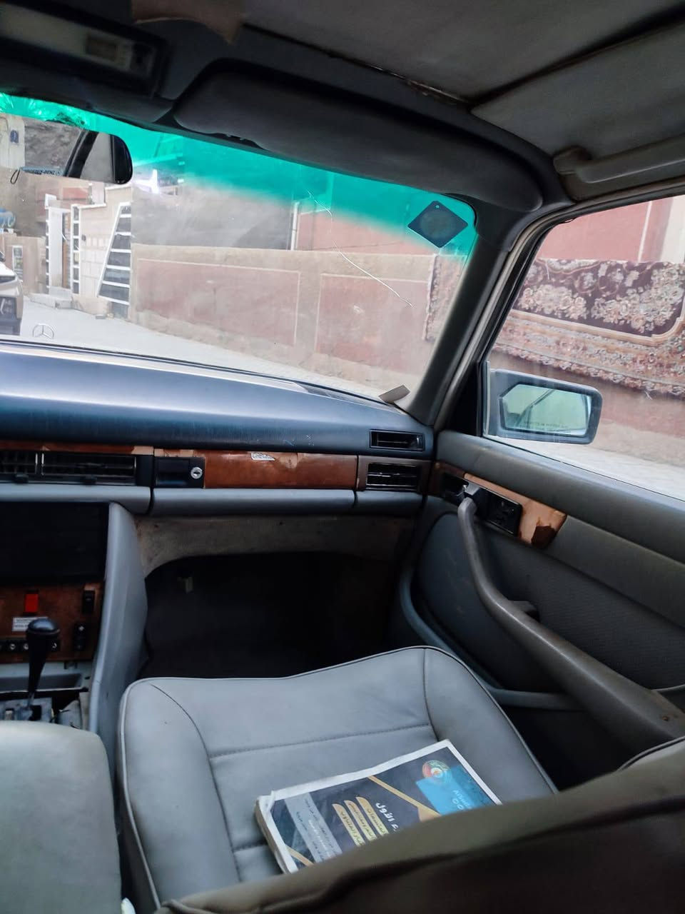 السلام عليكم مرسيدس جامبو رئاسي باب طويل محرك بطة رياضي ديلكو 3000 رقم ديالى انكليزي السيارة عوزهة ترتيب كهربائيات وصبغ عام وتطبيك بيبان السيارة خير من الله اطلع بيعة وين ميعجبك تبريد لو كمبريسر لو فريز لأن شحنتهة قبل فترة وتبريدهة يخبل بس ورة ساعتين رجع بس هوة وبعد ما شفتو شبي السعر 45وبيهة مجال حك جيتك وغداك     *********** واني خادم للطيبين

