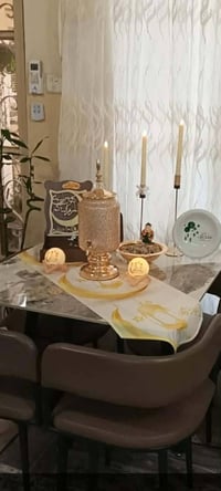 ميز وكراسي • نضاف • موصل