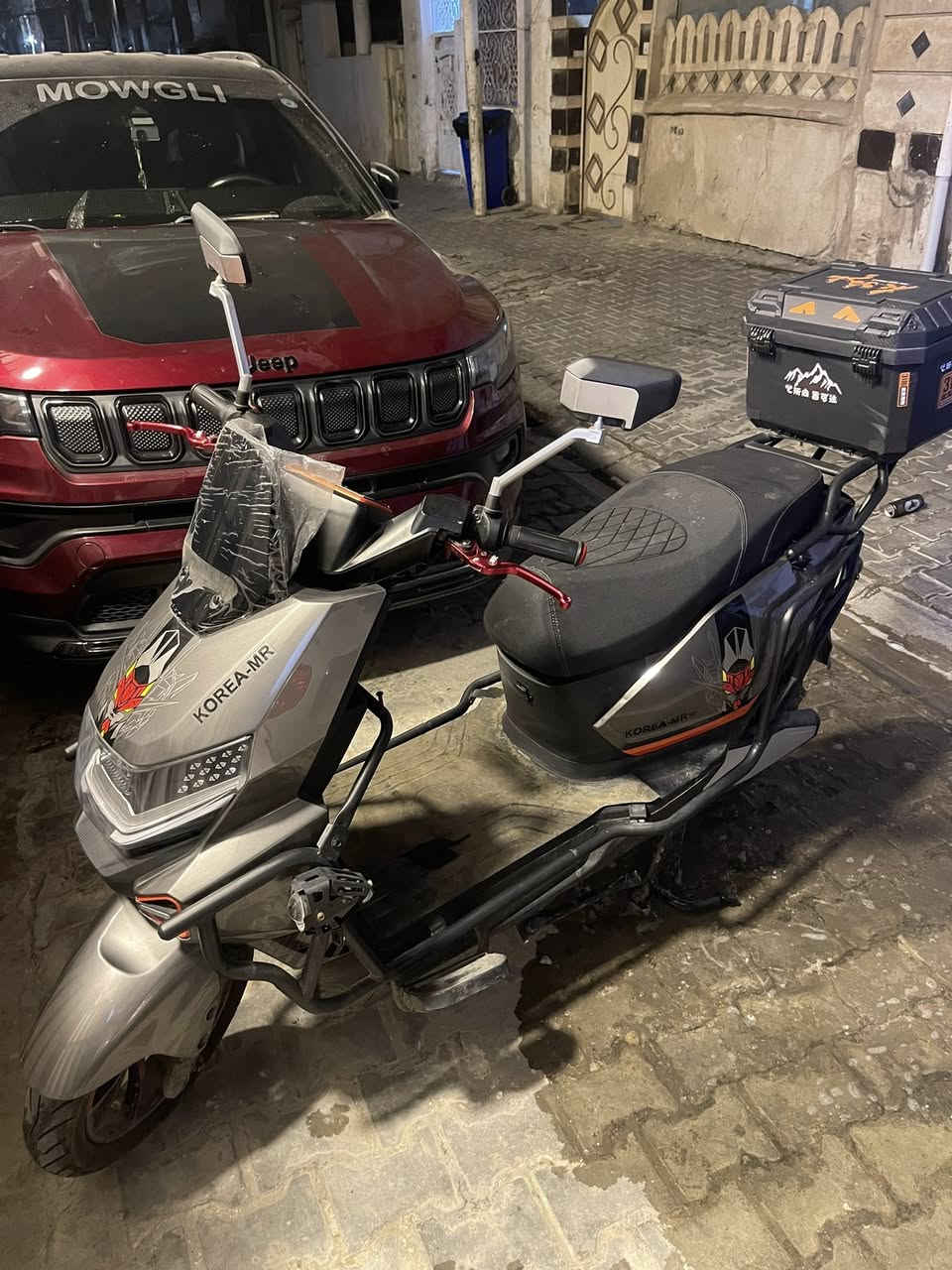 🚨 للبيع دراجة كهربائية بحالة الوكالة 🚨
🔹 الماركة: KOREA-MR
🔹 الاستخدام: شهرين فقط
🔹 الممشى: قليل جداً (نظيفة وما ماشيه تقريباً)
🔹 الحالة: ممتازة جداً / بدون أي عطل
🔹 البطارية والمحرك: شغالين 100%
🔹 الشكل: سبورت وجاهزة استخدام

الدراجة جديدة تقريباً، استعمال خفيف كلش، وما محتاجة أي صرف.
سبب البيع: متوازي على فلوسها. اي استفسار ع هذا الرقم ***********
