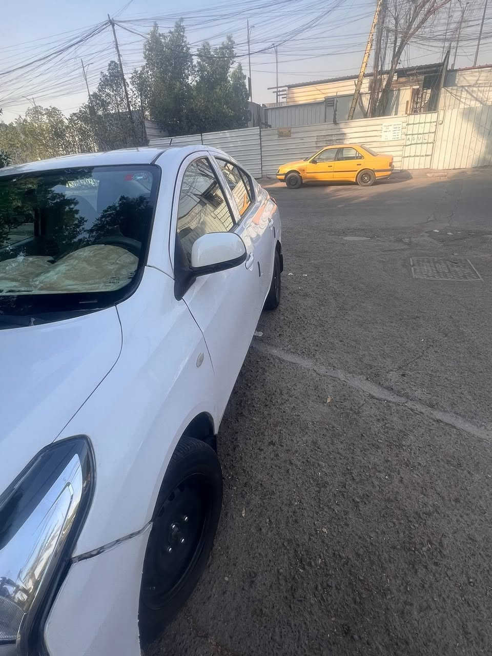 نيسان سني ٢٠١٩
ماشيه ١٤٤ الف قابله للزياده 
مضروبه صفحه السايق جاملغ واصل للـ لغد معدل شويه 
بيها صبغ و بيها كم طخه مبينه بالصور 
كير مكينه 
تبريد تتدفئه
مكفولات
 كهربائيات حداديه كله جديد مابيها اي نقص 
السعر ٨٥ 
***********
العنوان مدينه الصدر جميله
