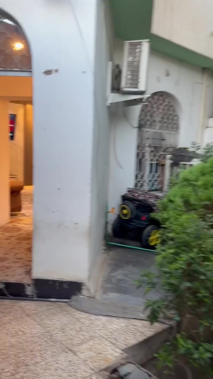 دار للبيع القادسية الأولى قرب المشاتل
مساحة ٢٠٠ متر 
طابقين 
الطابق الأرضي 
غرفه وديوانيه وهول ومطبخ وصحيات داخليه خارجيه 

الطابق الأول 
غرفتين 
للاستفسار 
الكبيسي للعقار والمقاولات 
التأميم ٣٠ تموز مجاور استوديو عبدالقادر 
***********
***********
***********
ابو زيد الكبيسي
