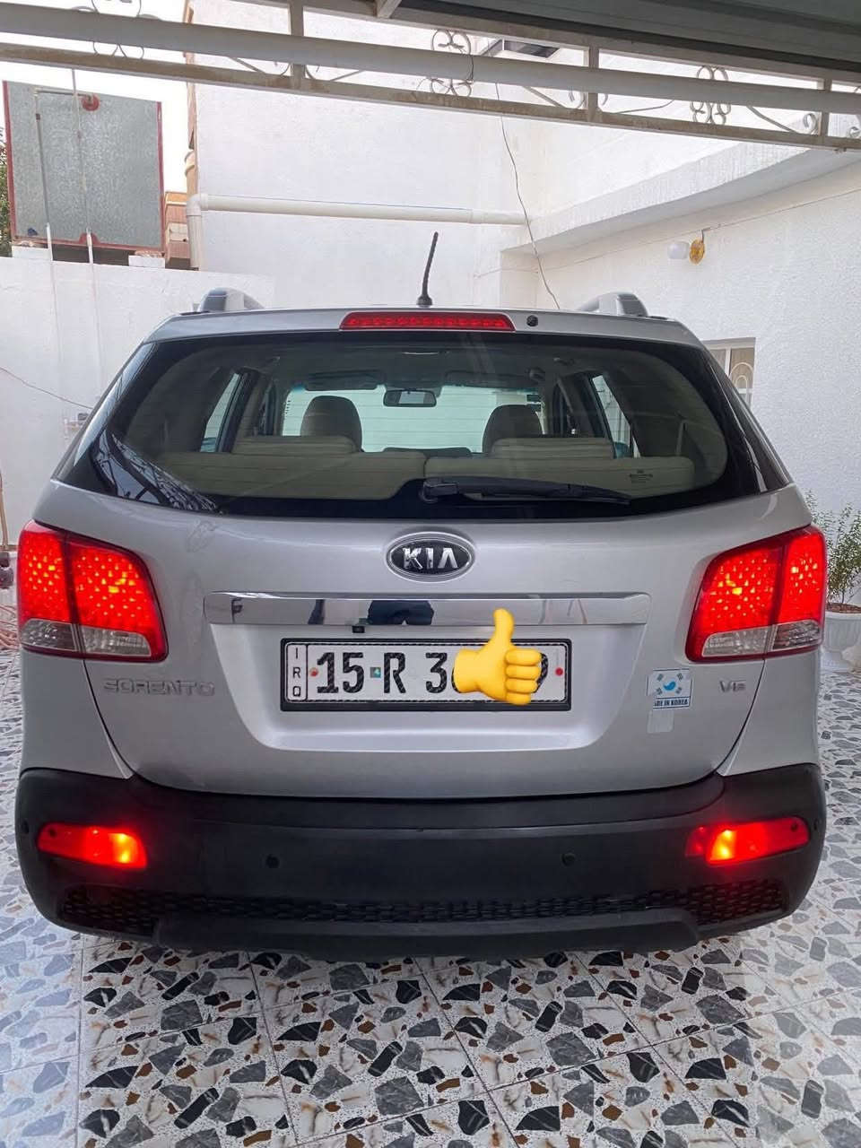 السلام عليكم للبيع سورنتو 2010 خليجي رقم أنبار دولي باسمي هزه جديدة تحويل مباشر محرك 3500 سته سلندر 7 راكب تبريد 3 قطع دفع رباعي سيارة جاهزه وجديده مال جناي ماشي 172 الف كيلو حقيقي
 باقي التفاصيل اتصال مكان السيارة سامراء ناحية المعتصم 

رقم الهاتف ***********
