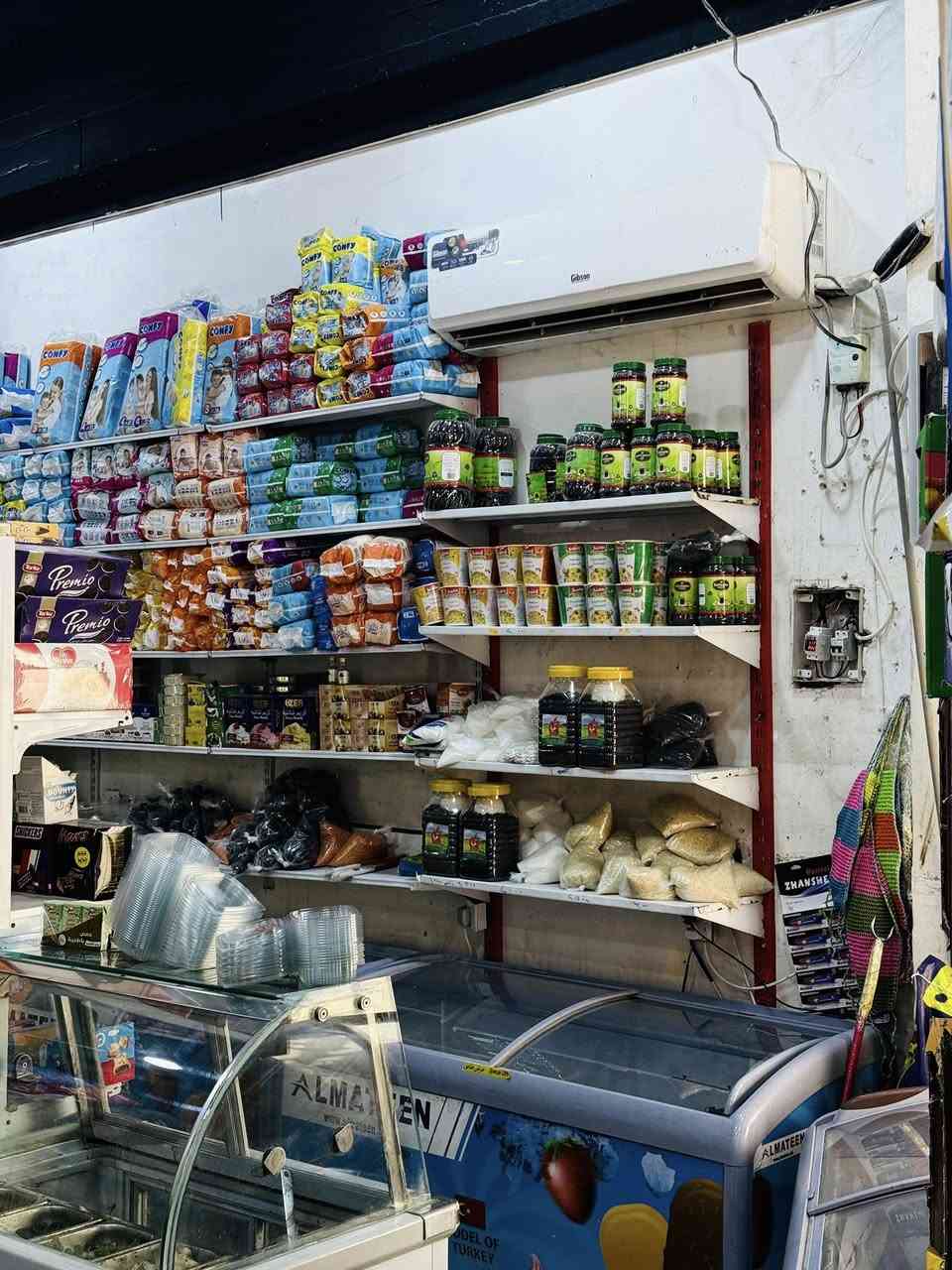 السلام عليكم أسواق للبيع
مكان كربلاء حي المجتبى قرب البيطرة 
مقابل منتجع ريحان
 
الاستفسارات هذا رقم ***********
