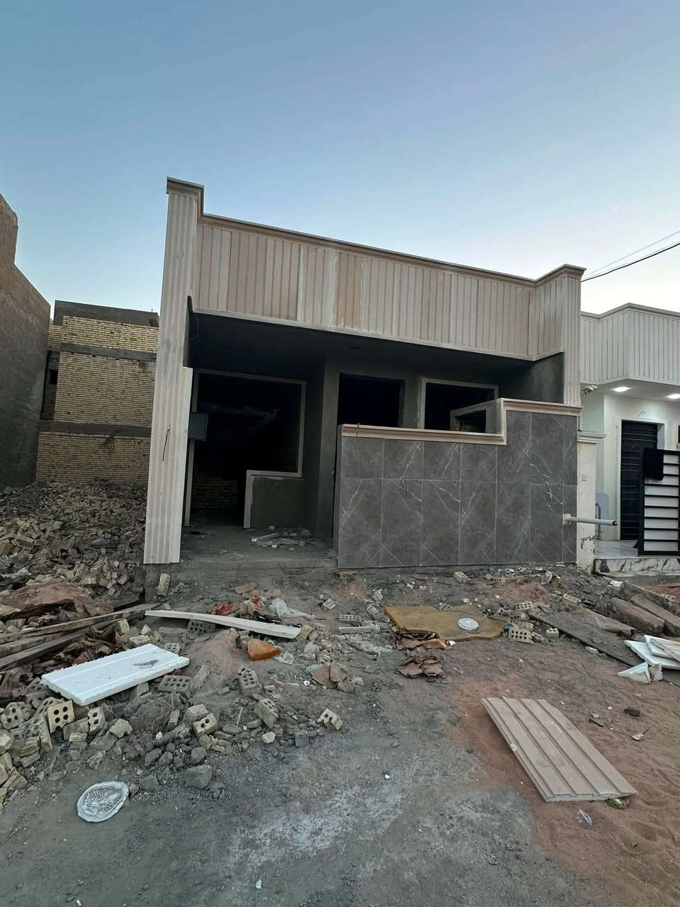 بيت 🏠 100م طابق ونص#للبيع
2غرف نوم +صحيات 2

مطبخ +ستقبال 

📍البوعيثة مجمع العدل. 

سعر مناسب 🫰

***********
