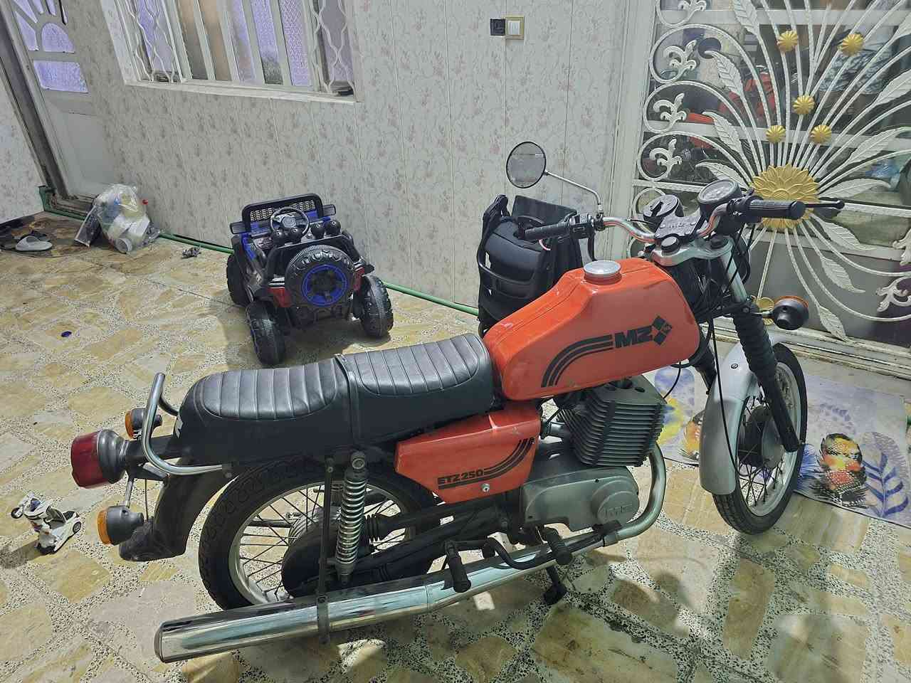 السلام عليكم جناية دراجة ألمانية مالت بالة للاستفسار الاتصال على الرقم ***********
اخوكم ابو وطن من ألمانيا 🇩🇪 الشرقية
