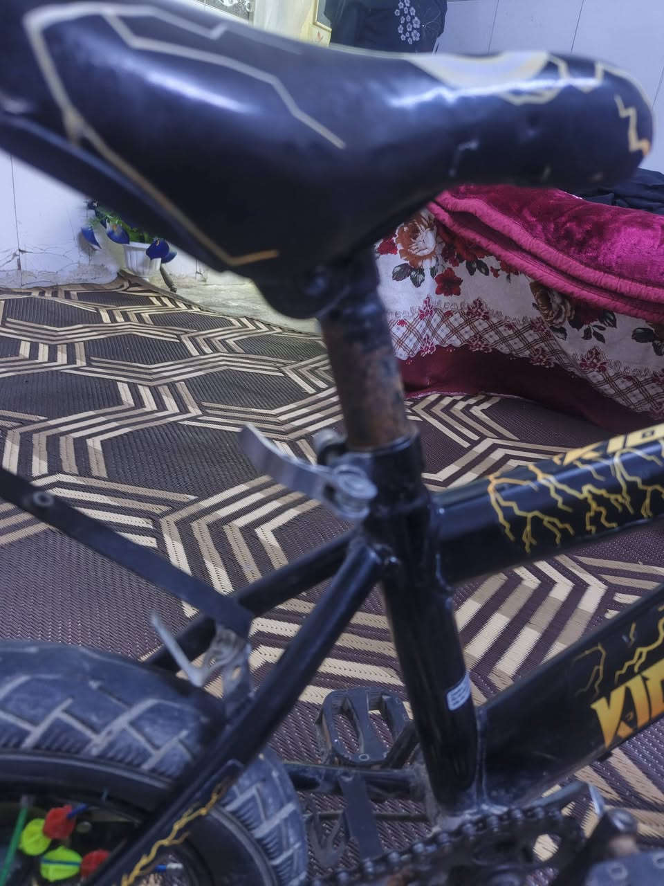 بيسكل للبيع ياباني
كلشي ما بي نضيف 
ابريكاته شغاله 
سعره بـ 39 الف بي مجال حك الجيه
للتواصل ***********
