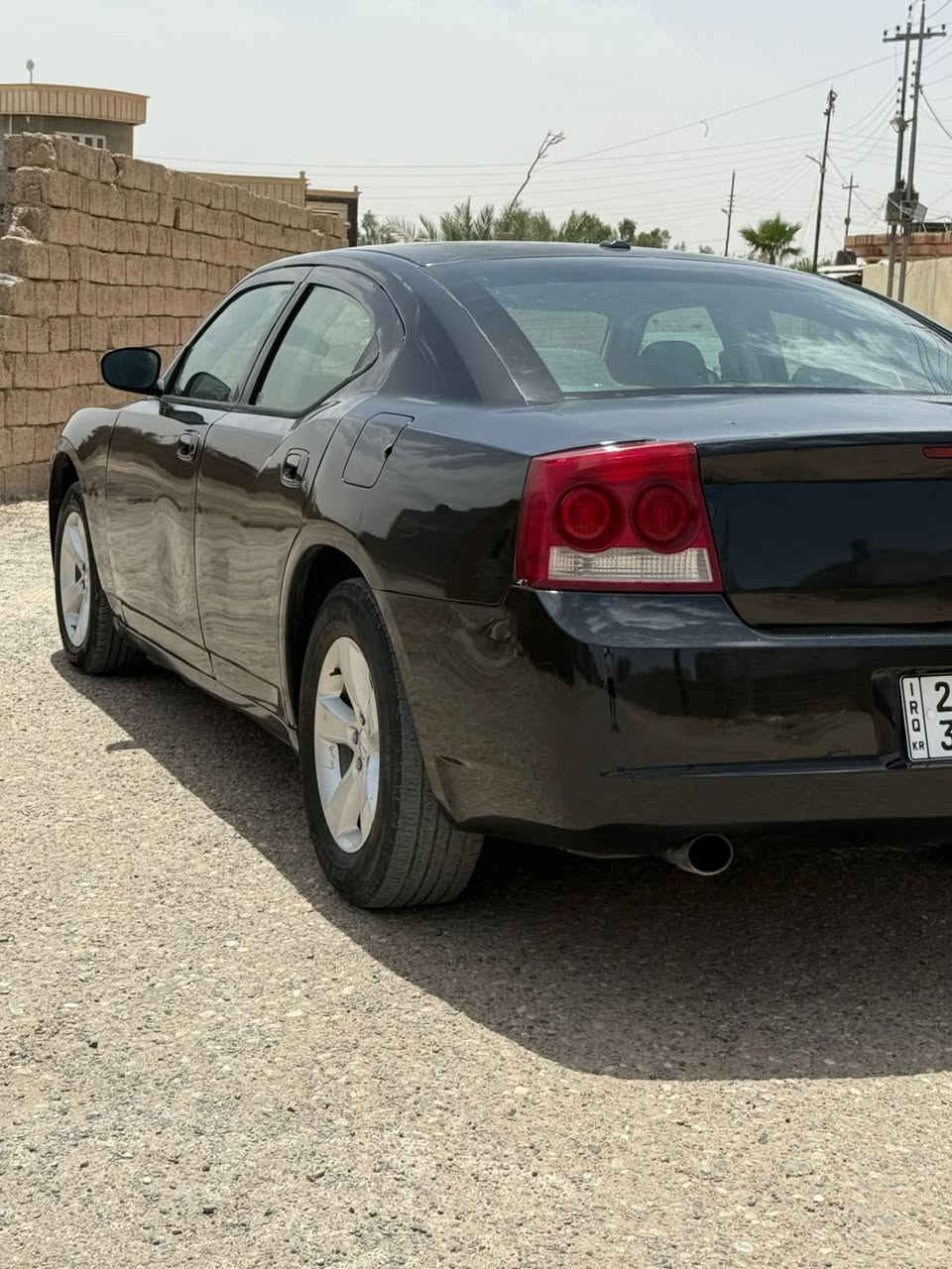 )السلام عليكم)
جارجر (2010) اصل 
رقم اربيل دولي باسمي تحويل مباشر 
السياره كنديه طابه كلين 
بل عراق صار بيها حادث جاملغ بيدي ندعمت 
حزمتها توحيد لون 
محرك (6) سلندر (3500) 
قمارتها جارده السياره فقط 
كير محرك تبريد تدفئة خير من الله سياره ما ناقصه كلشي من حداديه 
السياره يرادله فقط دوشمة كشانه 
للاستفسار 
(***********)
عنوان السياره صلاح الدين
