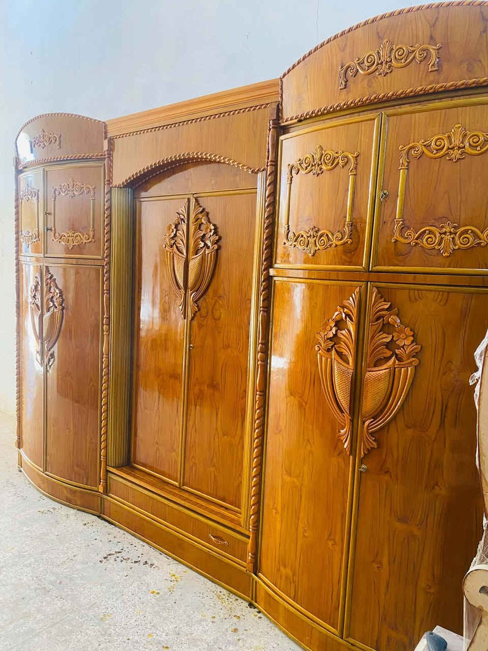 غرفة نوم عراقي مستخدم اخو الجديد  6 باب طابقين ملحق شغل درجة اولى مرتب ضهر جرجوبة السعر 900 الف وبيها مجال للطيبين 
رقم الهاتف ***********
