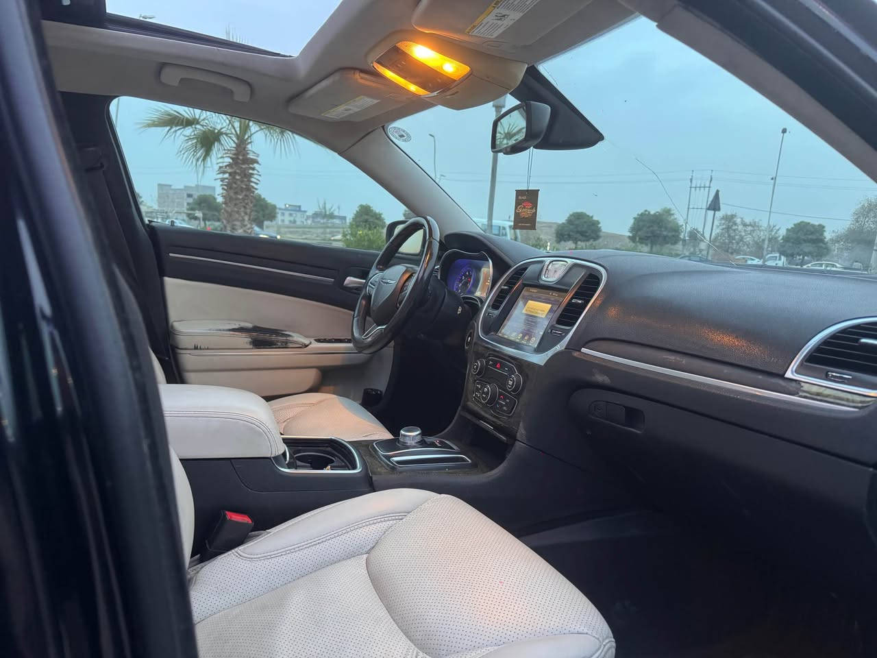 السلام عليكم

اوباما امريكي موديل 2016 فول فول
سياره داخله كلين مكفوله
 هنا بيها طخة شبر بلهلال جاملغ خلفي
محرك وكير بشرط مامفتوح
رقم اربيل سنويه وهزة جديده
٦ سلندر
موصفاته سي
بنوراما
بصمه
تشغيل عن بعد
بجم عريض
كشن جلد
كشن حار وبارد
كشن خزن
لايت ليد 
بلاجكتور
تحدبد سرعه
بردات بلادي
داخل ابيض
فرميك صاج

مكان سياره اربيل
معرض نجوم الامارات
سعرها ٢١٨ بيها مجال بسيط
***********
*********** أربيل, العراق
