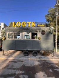 مطعم متنقل للبيع  تجهيز كامل للاستفسار  07740060043