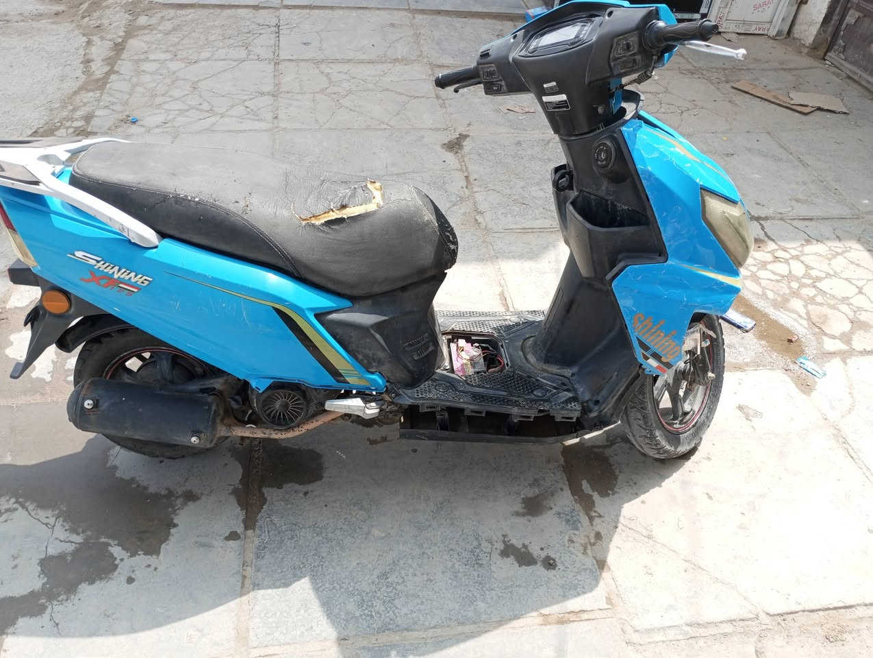 سلام عليكم ورحمة الله وبركاتة عندي دراجه ياماها سكنز للبيع مكاني ديوانيه  السعر خاص او تواصل وياي علا هاذا رقم ***********
