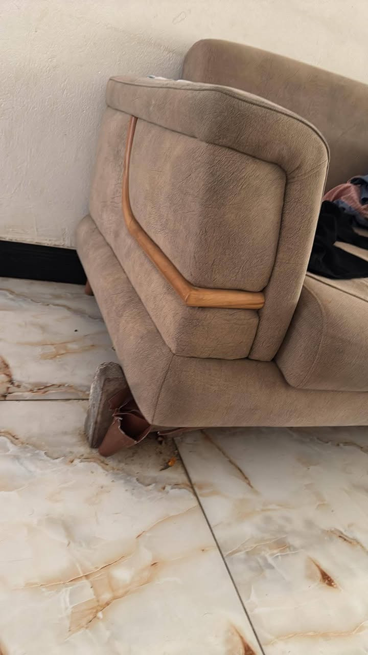 تخم ابو المخزن يحتاج بس براغي رجليه ٨مقاعد سعر ١٢٥ وبي مجال


**إذا كنت صاحب هذا الإعلان وتريد حذفه لأي سبب، رجاءا أرسل رسالة إلى الدعم الفني**