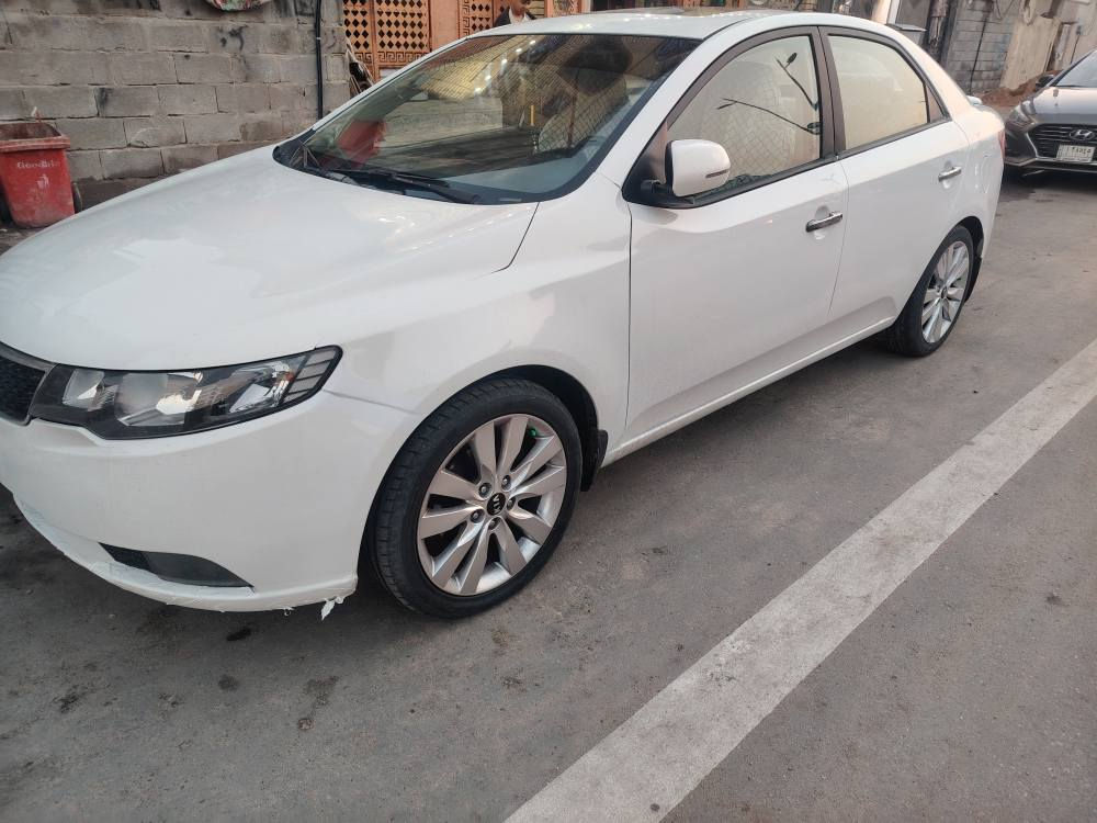 السلام عليكم 
سيراتو مديل 2013 رقم بصره تحويل 
مكينه ١٦٠٠ كير كهربائيات كفاله السياره 
الاستفسار *********** السعر 95 وبيها مجال البصرة, العراق
