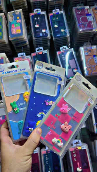 عرض خاص ارخص من سعر الجمله احدث انواع الكفرات سعرالكفر 400 دينار ملاحضه جمله فقط توصيل لجميع المحافضات ***********
