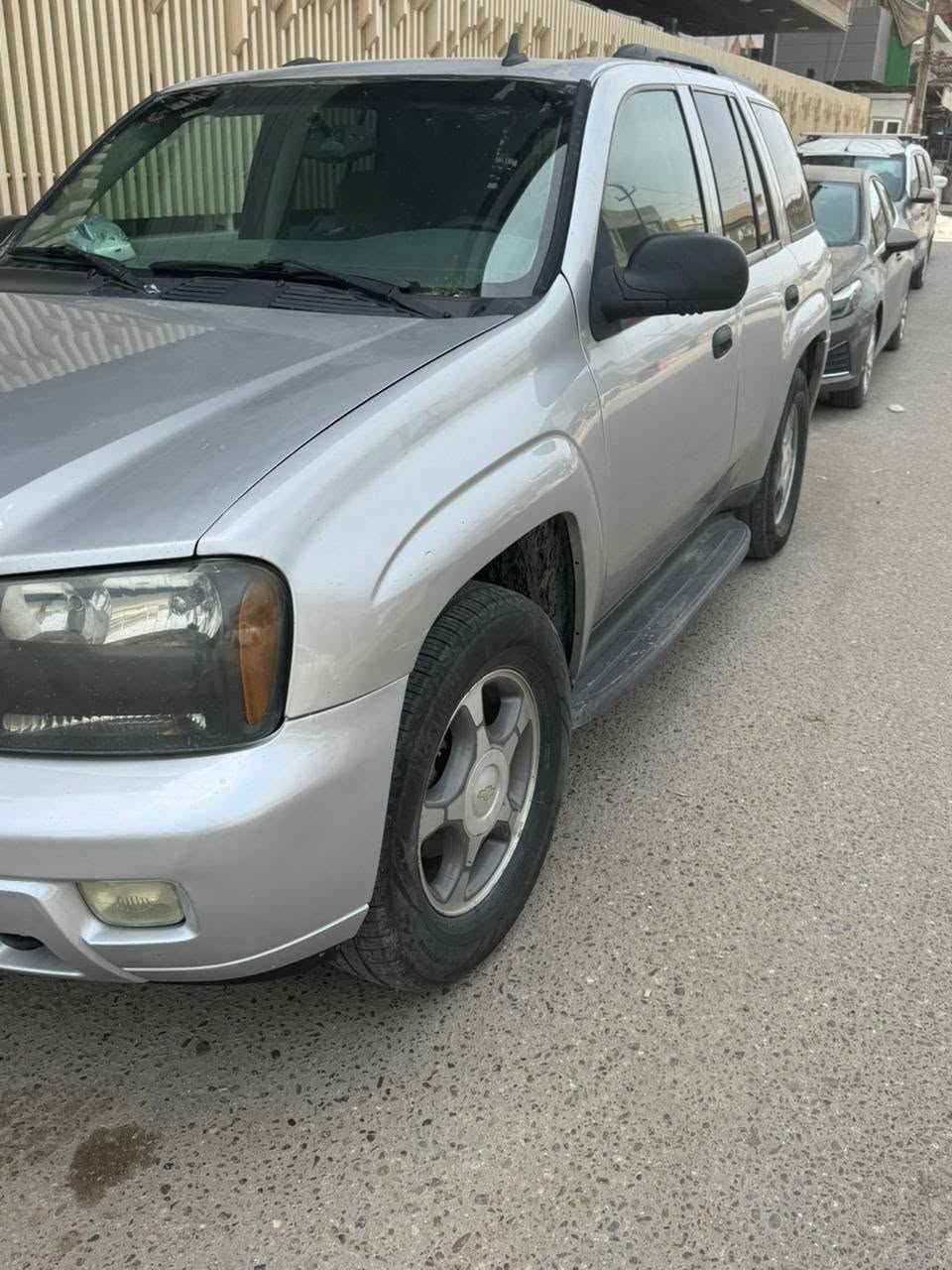 بلايزر ٢٠٠٨ رقم بغداد تحويل مباشر 
١_كفاله عامه من الصبغ 
٢_ كير مكينه جيد جدا
٣_حداديه اماميه خلفيه جديده وشرط وكاله 
٤_تخم تايرات 
٥_ تبريد +مروحه اضافيه +راديتر جديد 
٦_ داخل مالتها مال شركه 
٧_ كهربائيات ابلاديه 
٨_ سويج الاصلي مع ريموت تتقفل ع وضع الشركه 
٩_ بجم التاهو 
١٠_ اخواني سعر سياره  ١٠٥ وبيها مجال للاستفسار 
***********
