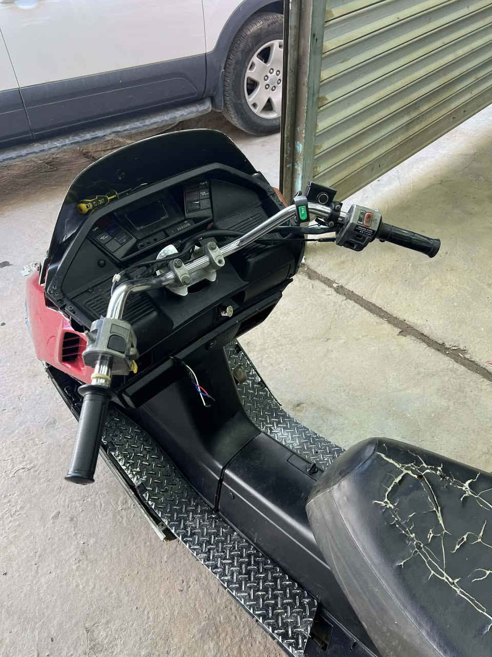 سلام عليكم  اعادت النشر بسبب الناس التعبانه 
فيوجن للبيع او لمراوس مكينه مفتوحه لا دخان لا صوت لا بخار 
شلعه ومعدل تشك الكاع 
لايت هورن شغال نكره سلف من الصبح 
تايرات بريكات دراجه جاهزه انكر سلف واطلع 
عوزها ترتيب للكفرات بس 
مكاني نجف عباسيه 
***********
