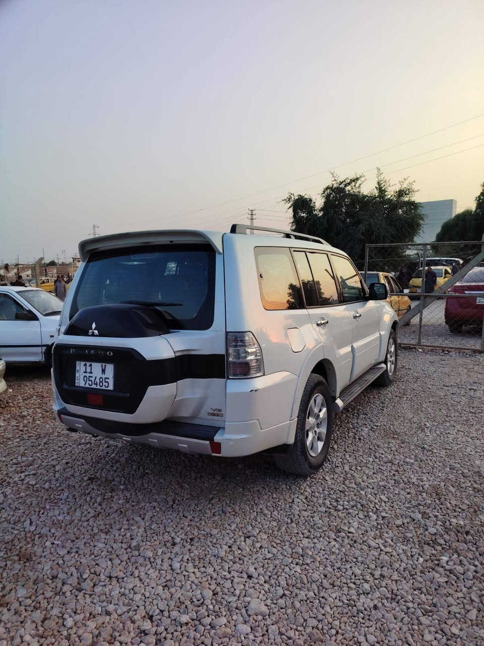 للبيع بايجيرو موديل 2016 السياره جديده بسمنه السعر 200 ورقه او مراوس اب لاندكروز 13 للاستفسار الاتصال على الرقم *********** مكان السياره نجف
