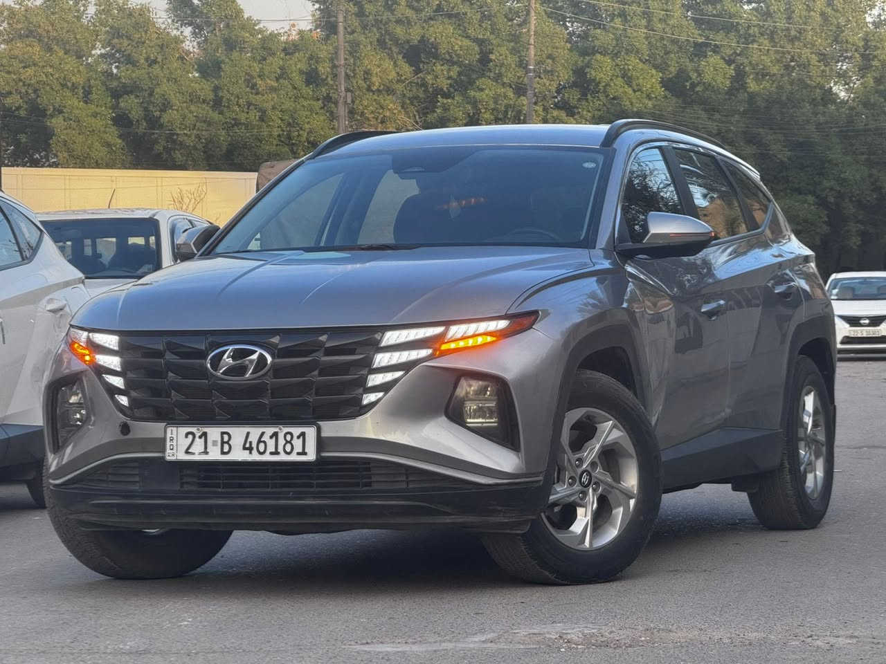 هيونداي توسان 2022 - وارد أمريكي
​الموقع: بغداد - زيونة
السعر: 167 ورقة 
​المواصفات الأساسية:
​الموديل: 2022
​المحرك: 2500 Smart Stream
​اللون: سلفر (فضي)
​المسافة المقطوعة: 43 ألف ميل
​الرقم: سليمانية
 (تحويل أو وكالة حسب رغبة المشتري)
​المواصفات
​نظام التشغيل: بصمة تشغيل + تشغيل عن بعد.
​أنظمة الأمان: 
رادار (أمامي، خلفي، جانبي) + تحديد مسار
 (قيادة آلية).
​تدفئة كشنات + تدفئة ستيرن + 
نظام إطفاء ذاتي للمحرك.
​التحكم: تحكم ستيرن كامل + كروز سرعة (مثبت سرعة) + أنظمة قيادة متعددة + أوتو هولد.
​التبريد: قطعتين (أمامي وخلفي).
​التكنولوجيا: شاشة كبيرة + كاميرا خلفية دوارة + إشارات بالمرايا.
​ (الحادث):
​الحادث في جهة السائق (أربع قطع جانبية).
​البجم كبس (سليم من الداخل).
سونار بالمنشور 
​السيارة جاهزة تماماً ولا تحتاج لأي مصاريف.

​رقم الهاتف: ***********
