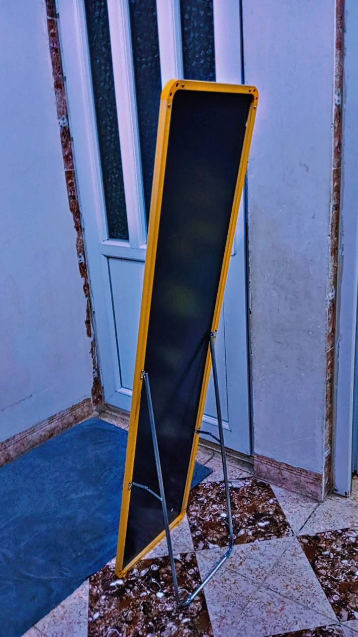 السلام عليكم
عندي هاي المراية للبيع مراية جديدة بعدها بالنايلون وما اي عيب وشخط ما بيها والسعر 30 وبيها مجال للطيبين وللتواصل الاتصال على رقم الهاتف ***********
