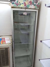 عارضه اسواق البيع سعر 100وبيها مجال رقم تواصل 07709721317