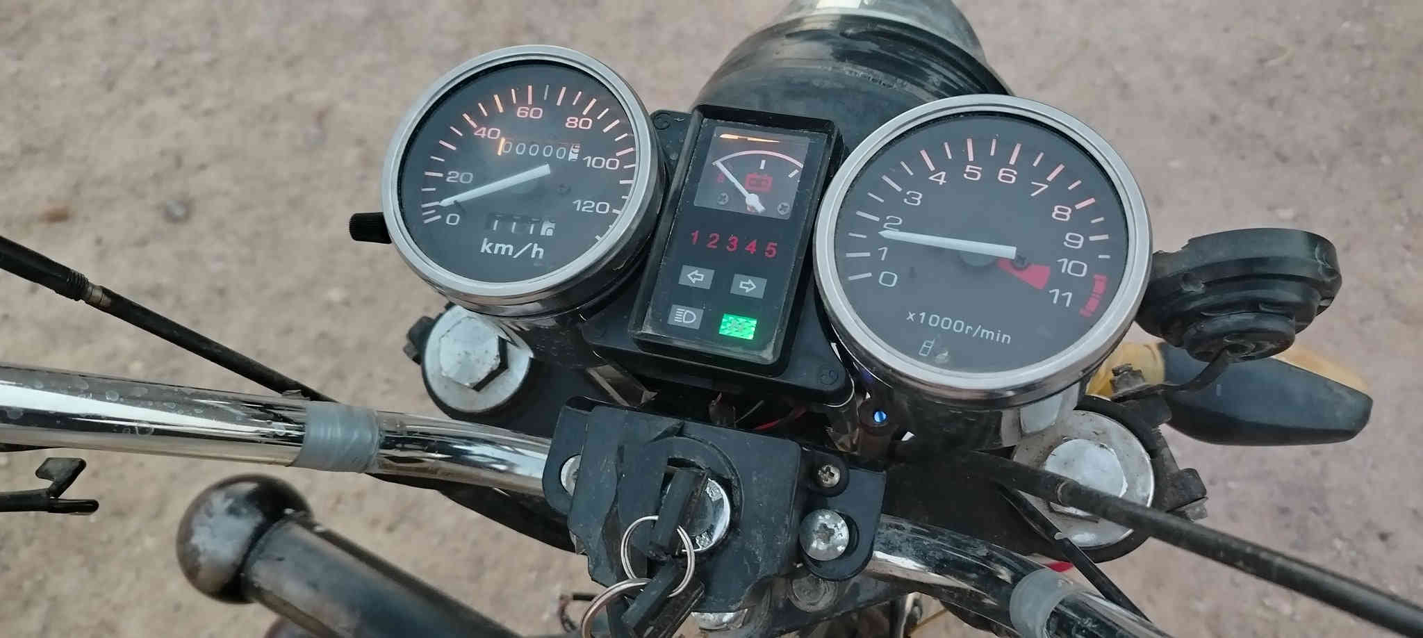 سلام عليكم ورحمة الله وبركاته ستوته للبيع موديل 2020محرك مجفت جديد كهربائيّ كله شغاله وسعر مليون 300وبيه مجال  لتواصل عله هذا رقم ***********
