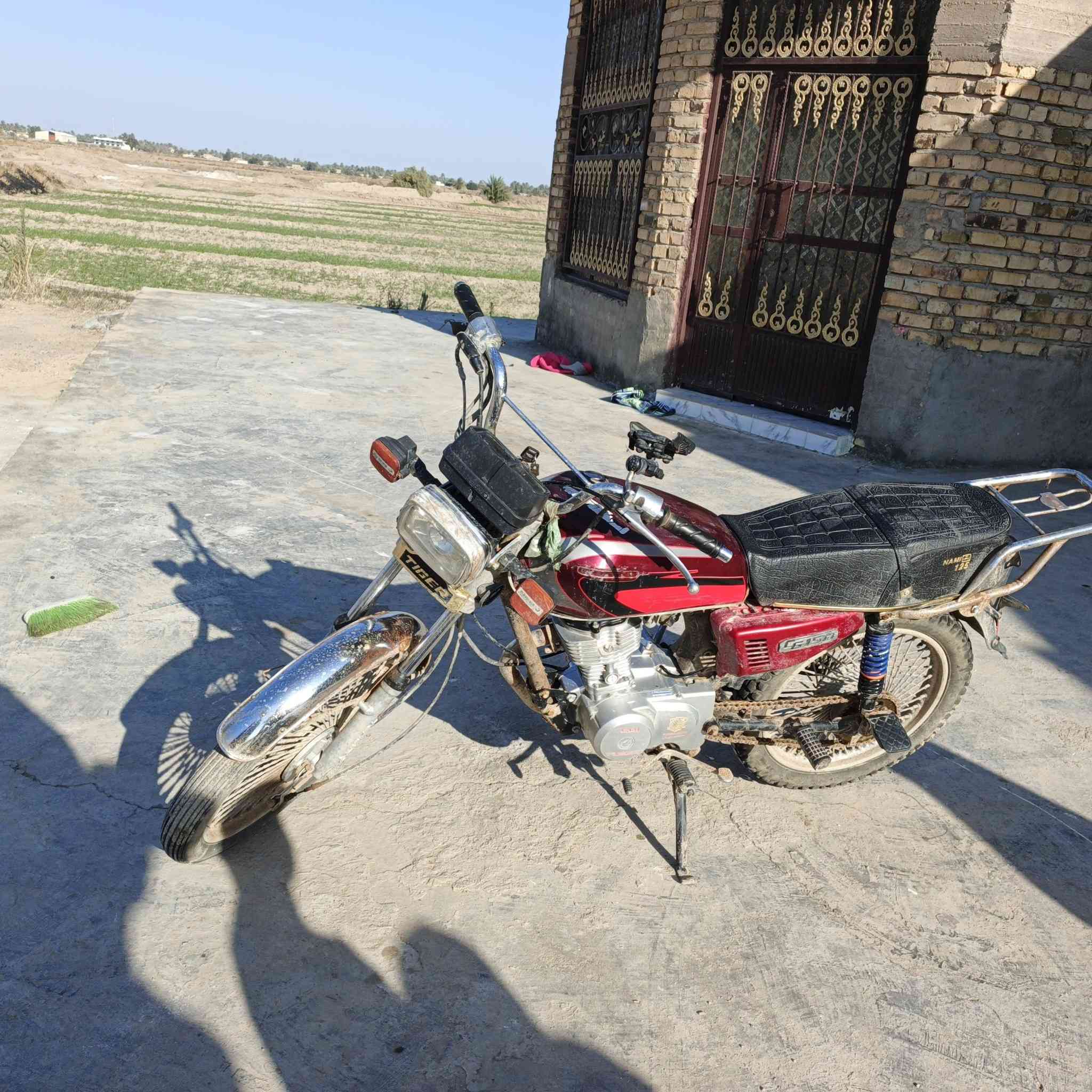 السلام عليكم مرخصت لادمن دراجه تايكر ٢١ اوراق اصولي محرك نظيف مال شغل دراجه يحتاجله تريبات بسيطه ب350 وبيه مجال لشراي مكاني لقاسم ***********
