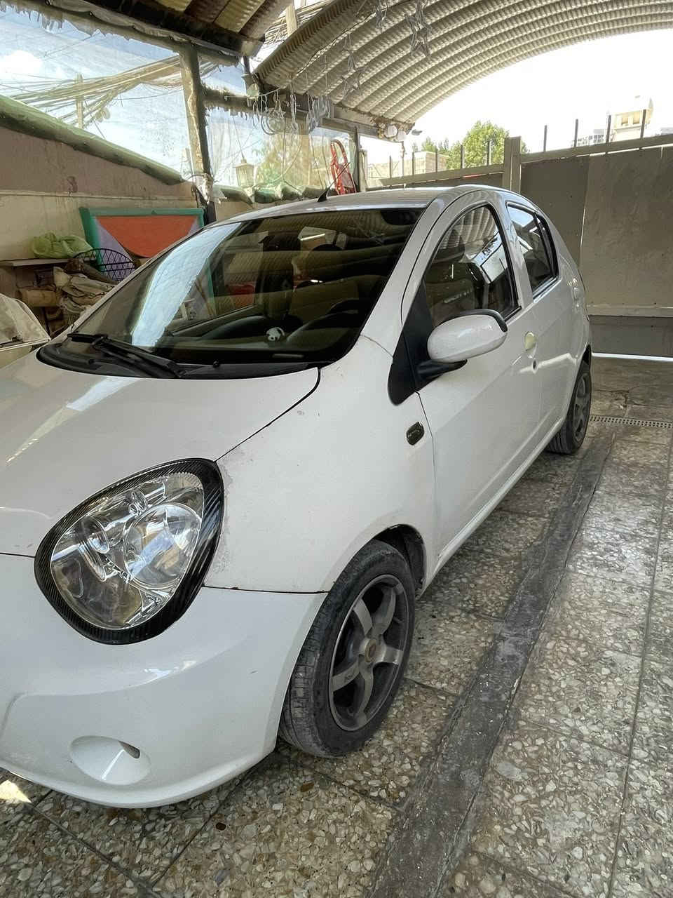 جيلي باندا 2013 حلوة ونظيفة مابيها اي نقص تبريد شغال بارد كلش حماوة ماكو متصعد ابد 
بيها طخات خفيفه ب جاملغات اماميه 
كير مكفول 
محرك مكفول 
سنوية وهزه جديدات 
سعرها 48 بيها مجال 
عنوان بغداد العامرية 
لتواصل ***********
