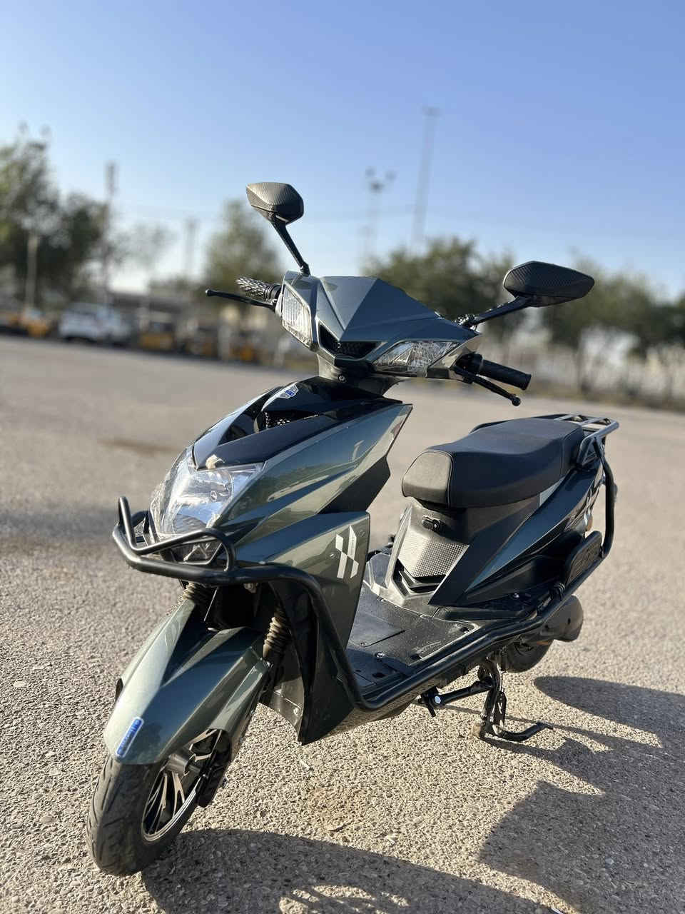 دراجة سكنس شحن للبيع
النظافة: 90‎%‎ 
(استعمال اقل السنة)‼️‼️
(وصل الشراء موجود)🧾

دراجة سكنس شحن المواصفات: 

الملف: 1200 ⚡️ 

البطاريات: عدد 6 بطاريات - (2 فقط يحتاجلهن استبدال) 🔋 

السرعة: 80 km/h (حقيقي) 🛵

نظام السرعة: 4 سرعات ⏫

نظام مثبت السرعة ‼️

نظام الرجوع للخلف (R) ◀️

بريك: نظام الدسكات 🛑

اللون: اخضر غامق ❇️

(تحتوي على درع) 🛡️ 

السعر: 600 الف (بيها مجال بسيط) 💲

العنوان: 
الشعب - قرب مستشفى الزهراء الأهلي 📍
زيونة - قرب المدينة المائية المغلقة 📍

للأتصال: *********** 📞
