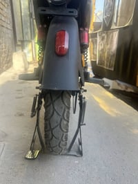 حجمهة ٢٠ السلام عليكم ورحمة الله وبركاتة دراجة شحن نضيف جداً حداً زيرو...