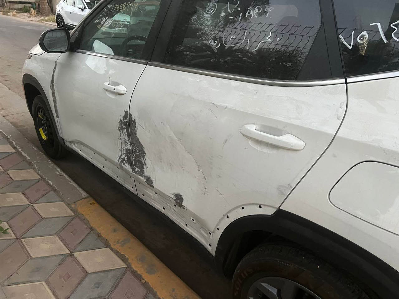 السلام عليكم من رخصة الادمن 
كيا سليتوز موديل 2024   وارد اميريكي أبيض اللون تو كلار حادث خفيف بين باب الساق والباب الخلفي والجاملغ الايسر  الامامي مبدل بدون ايرباك جميع الايرباك سليمة السيارة بدون رقم اني صاحب السيارة بأسمي مواصفات السيارة محرك ٤ سلندر 2000 دوش بصمة تشغيل عن بعد شاشة ايباد متصل تدعم الكار بلي فول تحكم ستيرن توقف ذاتي رادارات امامي خلفي توقف ذاتي مودات قيادة سبورت ونورمل وعادي  كامرا خلفية داخل صاج اسود كشنات مطعمة بجلد اسود السيارة جديدة  احلة من الصور ماشية 11 ألف ميل ويل كاب سعر السيارة 155$ وبيها مجال بسيط  مكان السيارة بغداد الحرية  للاستفسار الاتصال ع الرقم *********** بغداد, العراق
