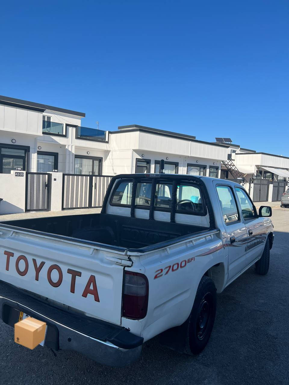 ‌ السَّلَاْمُ ‌‌عَلَیْکُم‌ ‌وَ ‌‌رَحْمَةُ‌‌ اللّٰهِ‌ وَ ‌‌بَرَکَاْتُه‌
تویتای یابانی مۆدیل 2000
گێڕ و مەکینە و ئەکسل و تقەو ڕەقەی بەشەرت 
چوار تایەی لۆک لەژێرایە دەژبوڵ بەرگە دەرگا بەجوانی ماوەتەوە
ڕەقەم و سەنەوی هەزەی تازەیە بەناوی خۆمانەوەیە ڕەقەم هەولێر 
سەقفو شانی بەشەرت بێ بۆیاخ بۆنیدو ڕوی لای سایەق بۆیاخە ڕوی لای سەکن بێ بۆیاخ
شوێن: هەڵبجەی تازە 
بۆزانیاری زێاتر تەلەفون بکە
***********
