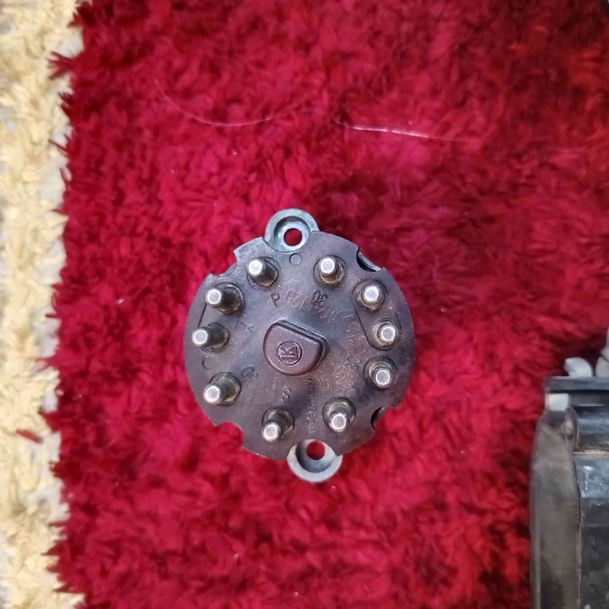 السلام عليكم 
موضح بالصور غراض فالفو ٩٤٠ الي  محتاج اي شغلة يتصل على الرقم ويدلل يريد كلهن  يقيم الي يرضي الله *********** واكو فراش دشبول V70و ٩٤٠ اخر قطعتين
