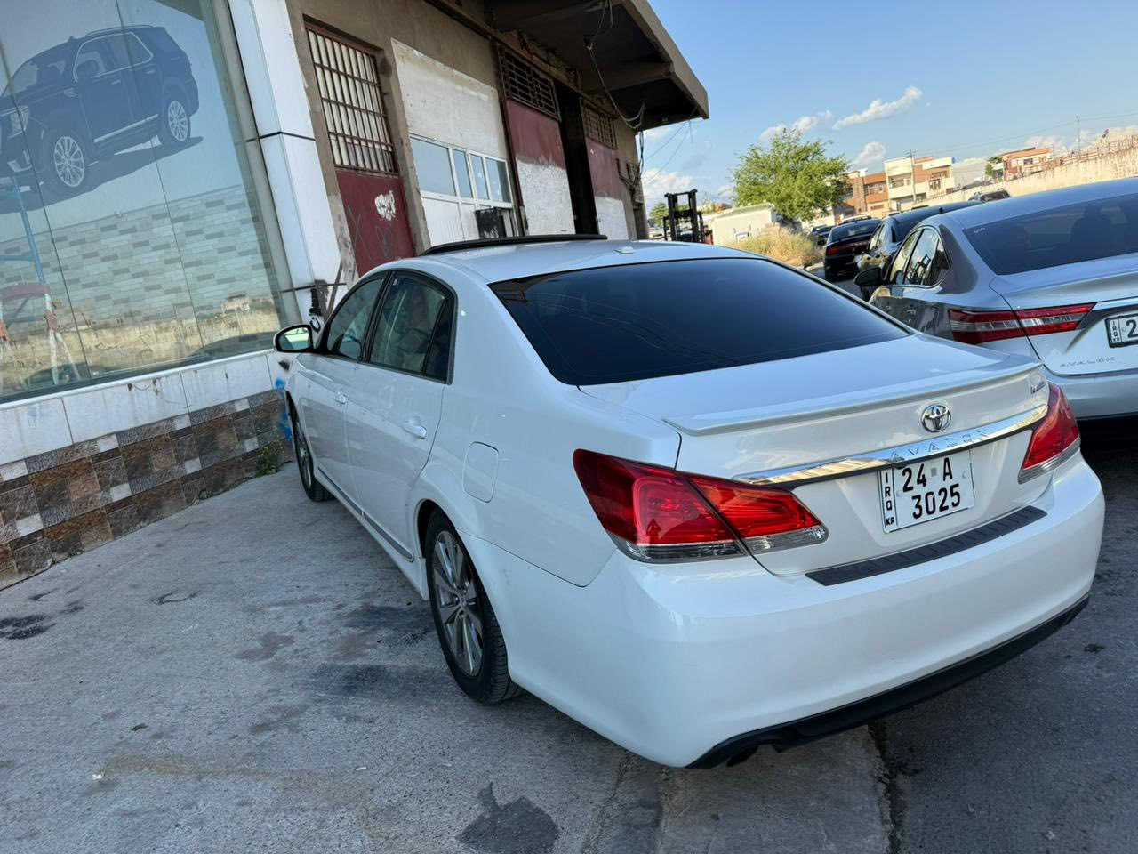 افلون 2012
مواصفات أمريكي فول
ماشي 320 الف 
بيها تعديل بارد جاملغ خلفي جهة سكن مع شبر من زاوية تحت الجاملغ 
سياره داخل اصفر و جلد
تبريد كهربائيات كلها شرط
فتحه سلايد
صدر امامي خلفي جديد
تايرات جدد
رقم جديد سنوية عظم الجديدة
مكان سياره دهوك
سعر 174 بيها مجال
***********
