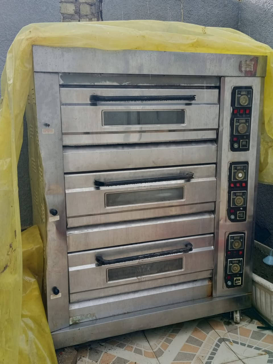 ‏سلام عليكم ‏فرن للبيع مكان بغداد /***********￼￼
