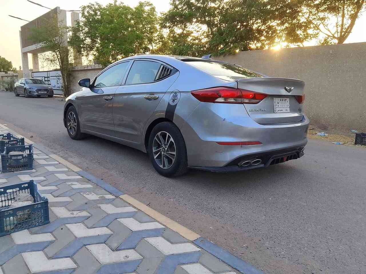 سلام عليكم النترا موديل 2017 امريكي  مكينهه 2000ضررها الهلال الجاملغ الخلفي والقبق الجنطه سياره تبريد حداديه مكينه جديد تخم تاير صدر والباقي مكفول العنوان بغداد بياع مكلف بل النشر التواصل *********** السعر 105 وبيه مجال

