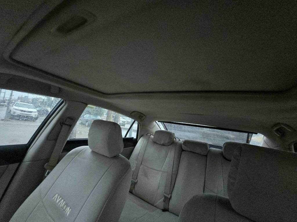 تۆيۆتا ئه ڤه لۆن 2011 خليجى ليميتيد ره نگى ره ش تا بڵێى جوانو رێکوپێك ماوه ته وه و182 هه زار حقيقى رۆشتوه به شه رتى كۆمپيوته ر یەک چامڵخی دواوەی سایەق pdr لەگەڵ بان هیلالى چاملغه كه بۆیاغە دوو جێی بچوکشی تەعدیل ساردە و هيچى تر چاڵو قوپاوى تيا نيه كۆبۆنى به نزينى هه يه سه ياره كه به بينين له ره سمه كان جوانتره گێرو مه كينه ته بريد به شه رت سعرى 188 و مامه ڵه تكايه موشته رى نيت سه رى خۆمو خۆشت مه يه شێنه.
*********** 
كه ركوك كركوك, العراق
