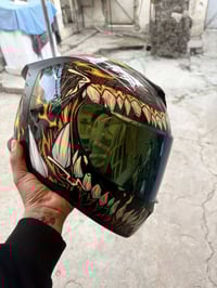 صلنصه كربون فايبر مال بطح ترهم عل كل النواع و خوذه اصليه جديده للبيع ك...