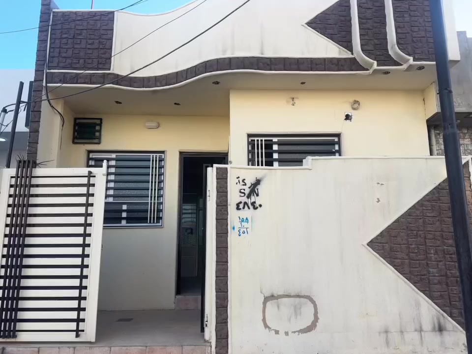 بيت للإيجار مزارع زيونه المقابيل المرور 
طابق واحد 
ايجارو ٣٠٠
الاستفسار الاتصال على الأرقام 
***********
***********
