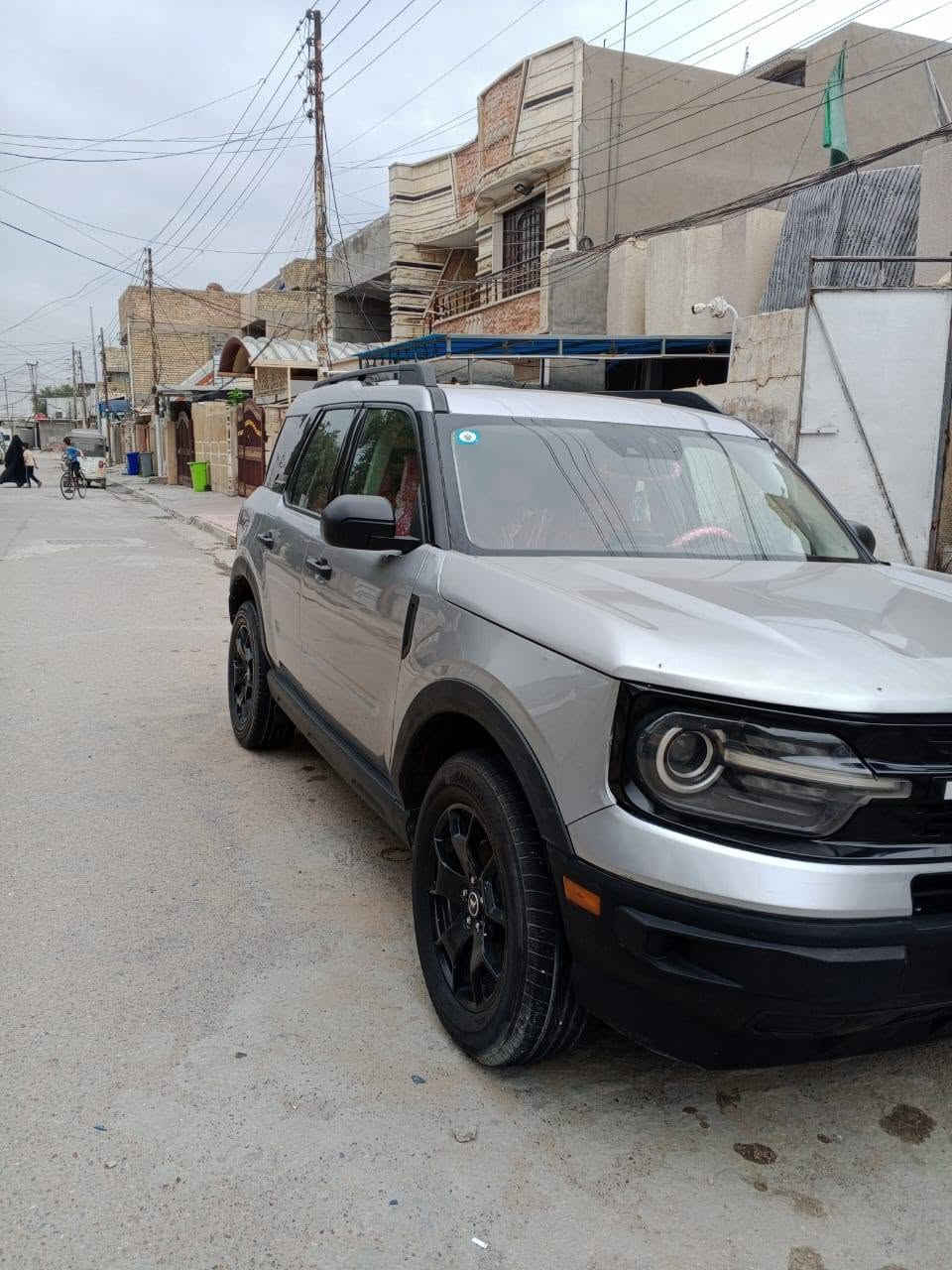السلام عليكم 
فورد برونكو سبورت FORD 2021
حلوة مرتبه  
- مكفولة كير ومحرك
 وحادثها ،جاملغ يمين وبنيد
ومكانين بارد مكفوله من الصبغ والتبديل 
- ماشية 45 الفmil
- المواصفات/
ـ شاشه ترحيب دجتل  
- محرك 1500 تيربو 
- تحديد مسار 
- كشاف لايت اوتو 
- گير 8 سرع مع مودات قيادة  
-هاند بريك بصمه  
- شاشه كبيره كار بلي +اندرويد اوتو+اواكس+بلوتوث
-كامره خلفيه دوارة 
- مانع انزلاق 
-شاحن type-c
-ماوس انظمة قيادة ثلجي وعادي
-لايتات عدسة زينون led
-سستم صوت bose
-كروز تحديد سرعه 
- اوتو ستوب  اطفاء اقتصادي عند القيادة     
- رادار  امامي لتجنب الحوادث 
-تحديد مسار رادار الخطوط البيضاء
- تحكم ستيرن 
- تحذيرات  تعب السائق اثناء القيادة
وبعد مواصفات هوايه
السعر 148 ورقه بيه مجال حك جيه فقط
العنوان بغداد الدورة 
للاتصال
*********** واتس اب فقط
