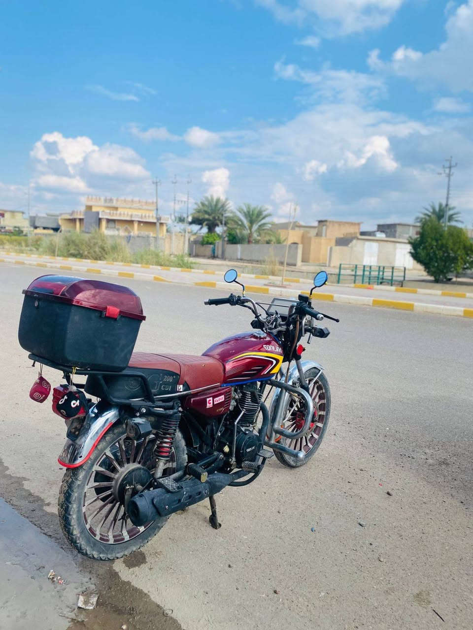 السلامة عليكم موطور البيع سونك موديل 2024نضيف حيل وبرقي واحد متحط علي محرك 200 وراقه بي مكانه الكرمه السعر 750وبي مجال رقم بي وتساب((***********))
