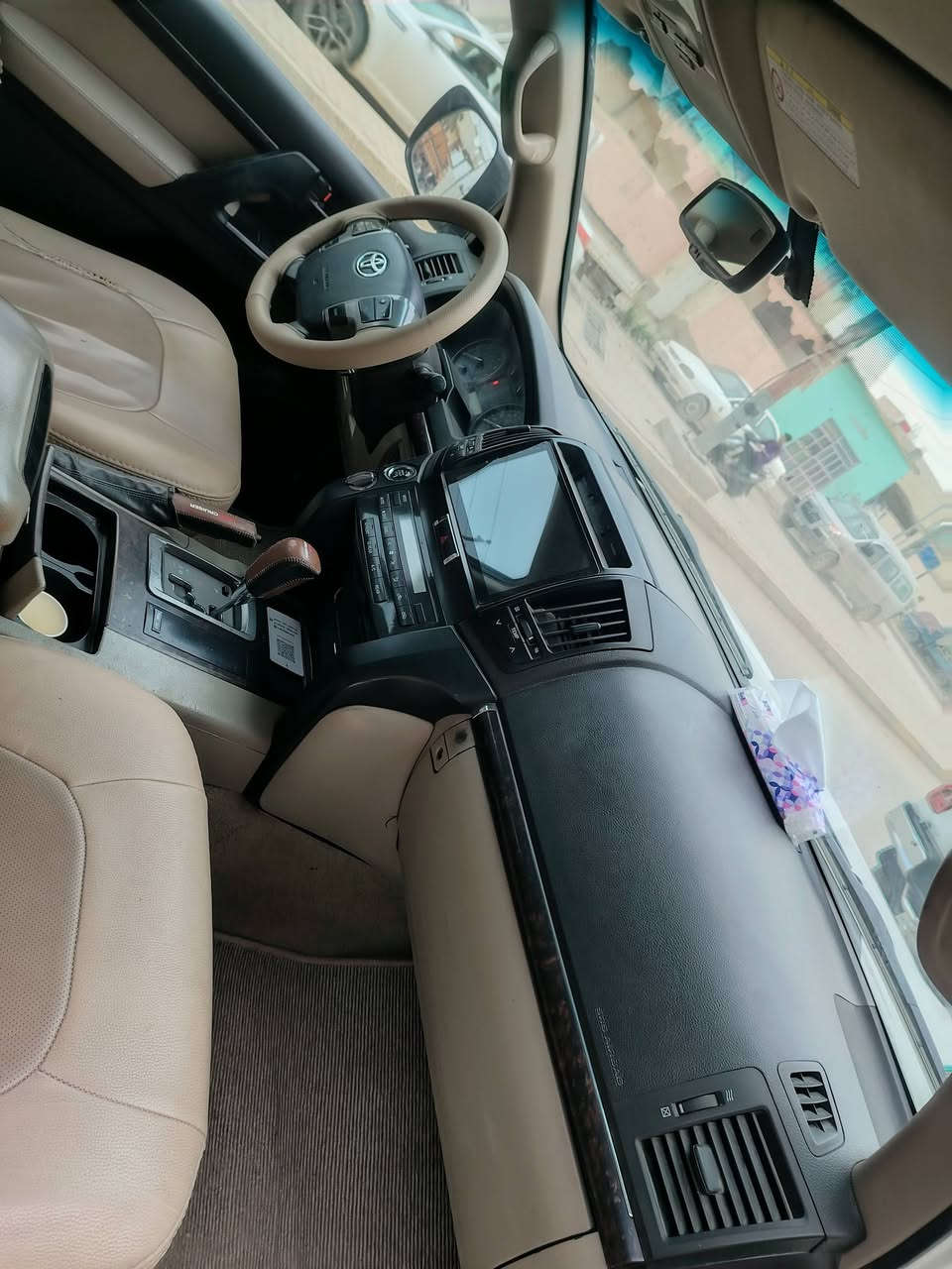 سلام عليكم
للبيع لاندكروز موديل 2009 السيارة مكفوله كفاله عامه كير ومحرك كفاله حداديه تخم تاير جديد سياره لايت زنون عالي ناصي شاشه كامره خلفيه السعر 285 وبيه مجال رقم الهاتف الهاتف ***********
***********
