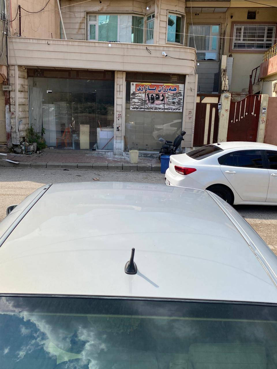 بەناوی خوای،گەورە.
توێتا کراون شاهینە ٢٠٠٥ بەحری بەسمە رەش بڕاوە  ١٨٢ بۆ فرۆشتن ناوزەرد دو دوگمە سوکان کارەبا مشت لێکزس لایت ناوچەی کوێر  گێڕو مەکینە بەشەرتی ١٠٠ فیتەر برێکی بەستراوە کونی گەرمی گیراوە کامل مەسروف کراوە  نمونەیە لە جوانی و پاکی ناوو دەری یەک لەیەک جوانتر تەقەو ڕەقە بەشەرت کارەبایی و تەبرید ساردو گەرم و لەمس و شاشە و کامێرە بەشەرت ئاوێنە شەفت بێ چاڵ و شوخت چوار تایە و ویلی لۆک لۆکی بۆ بەستراوە پێش و پشتی کەپسە دەعم و لێدراویی بە گیانیەوە نیە سەقف و حیزام بەشەرت  ماڵی دۆستە بێمەسروفە و تنوتۆڵە تەنها لە سایەقێکی کەمە قیست و قەرزم نیە گۆڕینەوەم نیە تەنها فرۆشتنە 

نرخ:٤٨ گەڵا و معامەلە
شوێن:هەڵەبجەی شەهید
ژمارەی موبایل:***********
تب: ڤایبەر و وەتسئەپی لەسەرە
