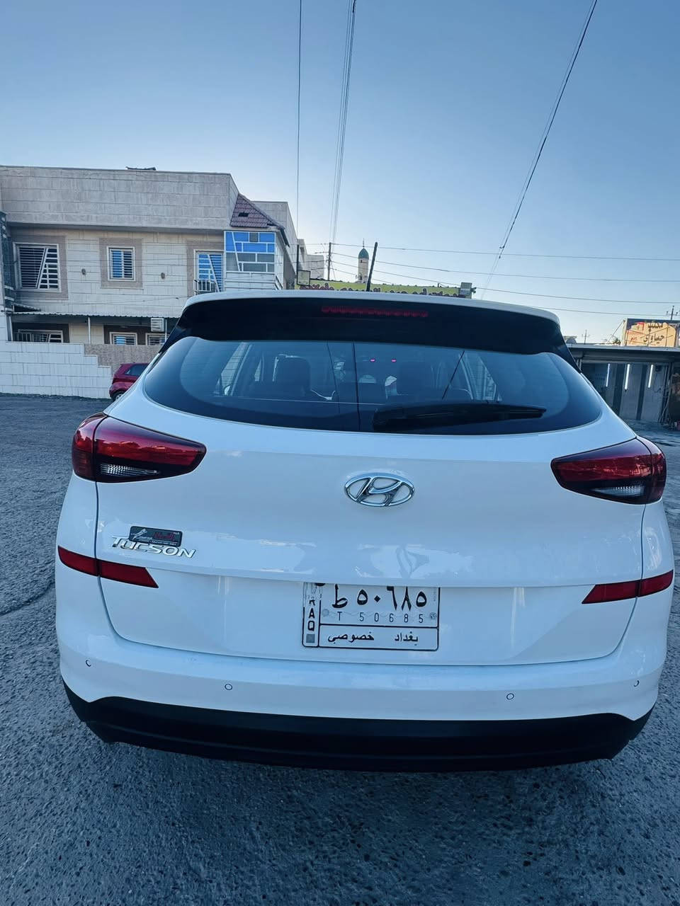 السلام عليكم 
توسان 2020 خليجي ماشيه 109 الف السياره رقم بغداد بأسمي السياره سونارهة مرفق مع الصور 
المواصفات 
لايت 5 عدسات
بنراما 
بصمة 
شاشة اصلية 
مرايات ضوئية 
ترحيب عند الاقتراب 
حساسات + كامرة دوارة
كشنات جلد 
كشنات كهرباء 
هند بريك برجل 
درايف مود
محرك 2000 دوش 
قطعتين تبريد 
وبعد بيها هواي مواصفات
السعر 208 ورقة وبيها مجال للشراي 
الرقم *********** 
مكانها بغداد حي عدل
