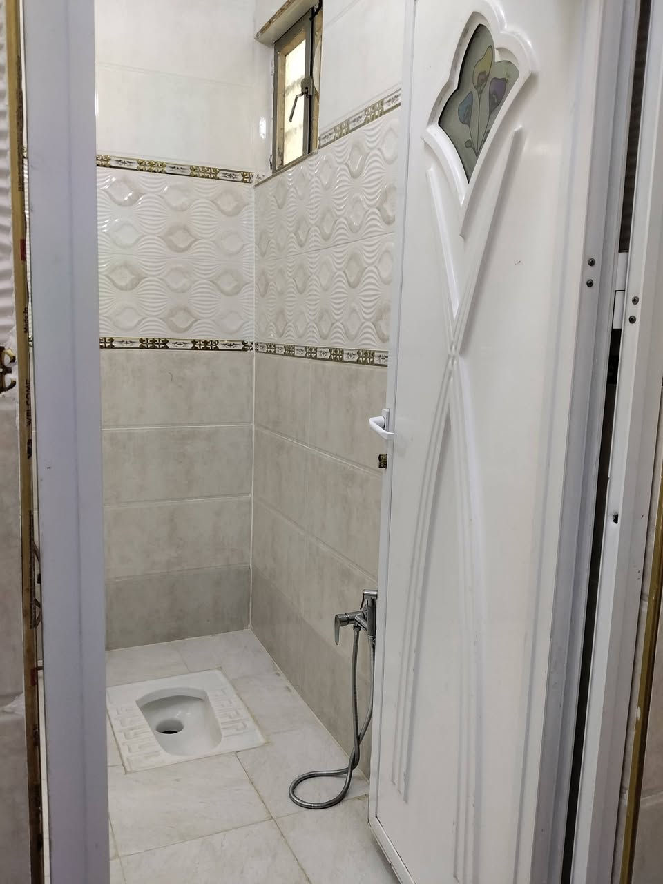 مشتمل 100متر  طابو صرف للبيع طرمه 6 متر واستقبال ومطبخ 2مناورصحيات 2×3غرفتين نوم البيت نظيف جدآ للاستفسار *********** العنوان الانتصار قريب مرور الحسينيه بغداد
