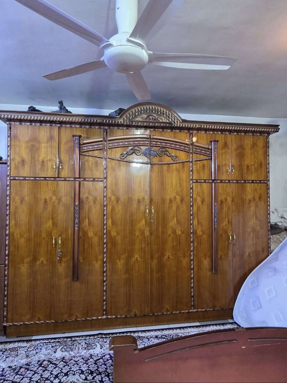 غرفة نوم نظيفة جداً جداً
الغرفة الداخل والخارج صاج
سعر الشراء ٤ ملايين ونص
سعر البيع مليون وبيه مجال
سرير نفرين
كنتور ٦ ابواب
ميز تواليت
كومدي ٤ مجرات
٢ كومدي للسرير
وكومدي زاويه

العنوان البنوك 
الرقم ***********
