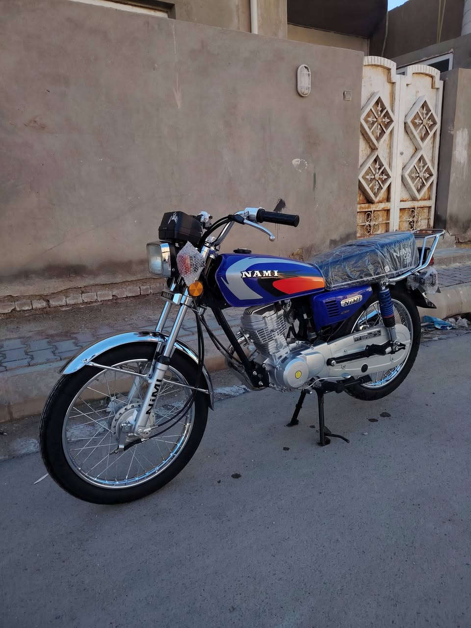 السلام عليكم دراجة أربعة كير للبيع موديل 25 صارلها 15يوم طالعة من محل دراجة جديدة مكفولة كفالة عامة أوراق سكنر 5 اوراق السعر 725 مكاني كوت للاستفسار الاتصال على الرقم هاتف ***********
