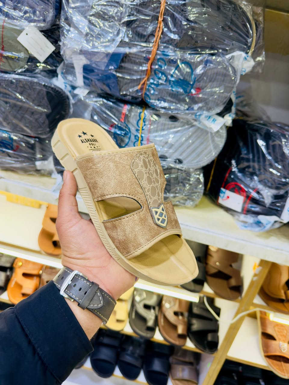 سعر الدرزن الرجالي 32 الف.. 
قياس 40 الى 45.. 
🚛يوجد توصيل لجميع المحافظات.


**إذا كنت صاحب هذا الإعلان وتريد حذفه لأي سبب، رجاءا أرسل رسالة إلى الدعم الفني**