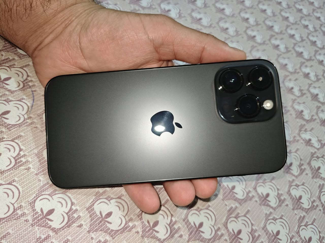 السلام عليكم ايفون 14 برو ماكس جديد جديد جديد بطاريه 84 لا معلايه ولا مبدل بي اي شي اكفله الك من كلشي وعلفحص جهاز على ايدي واستخدام قليل جداً ... مكاني الدورة ابودشير *********** 
السعر مليون و50 وبي مجال
